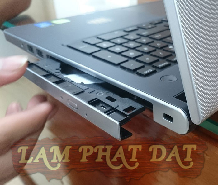 Cách mở đĩa trên laptop bằng tay đơn giản