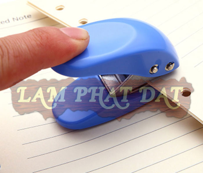 Máy bấm lỗ giấy mini rất tiện dụng trong văn phòng và trường học