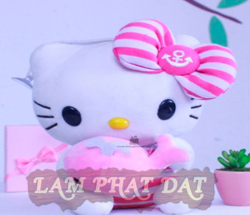 Gấu bông Hello Kitty ôm cá đáng yêu